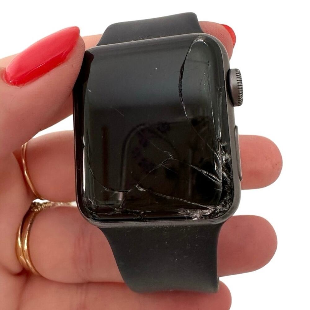 Apple Watch Series 3 38mm Black S/M GPS Fitness Cracked Glass Face Rubber Band